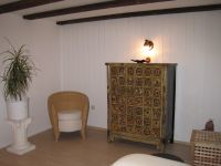 Behandlungsraum Apothekerschrank
